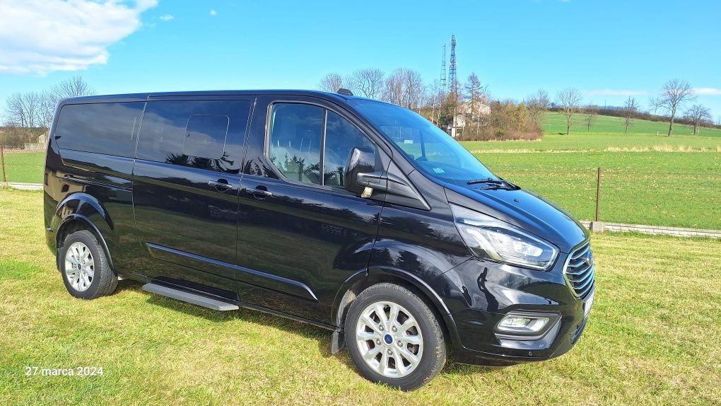Wynajem busa 8-osobowego (z kierowcą lub bez) Ford Custom  - AUTOMAT