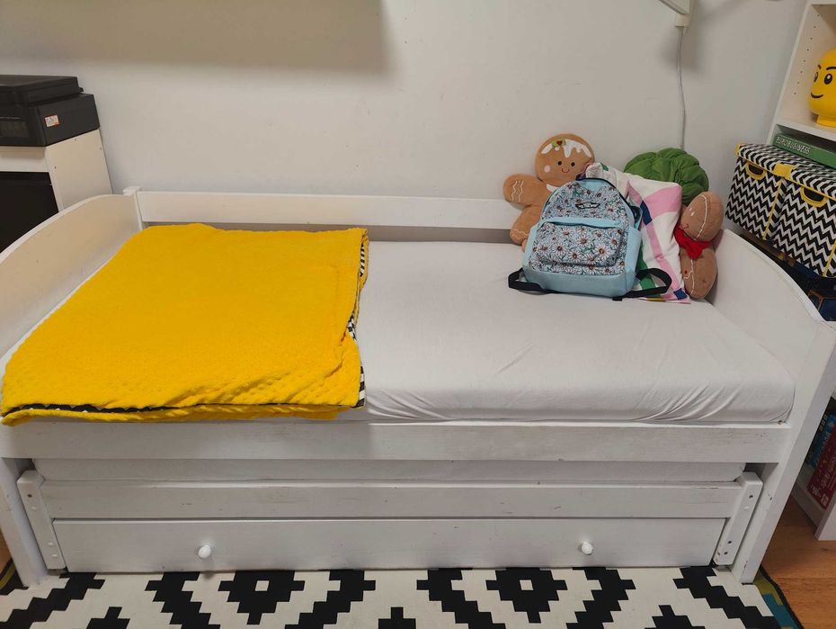 Łóżko podwójne wysuwane jak Ikea drewniane