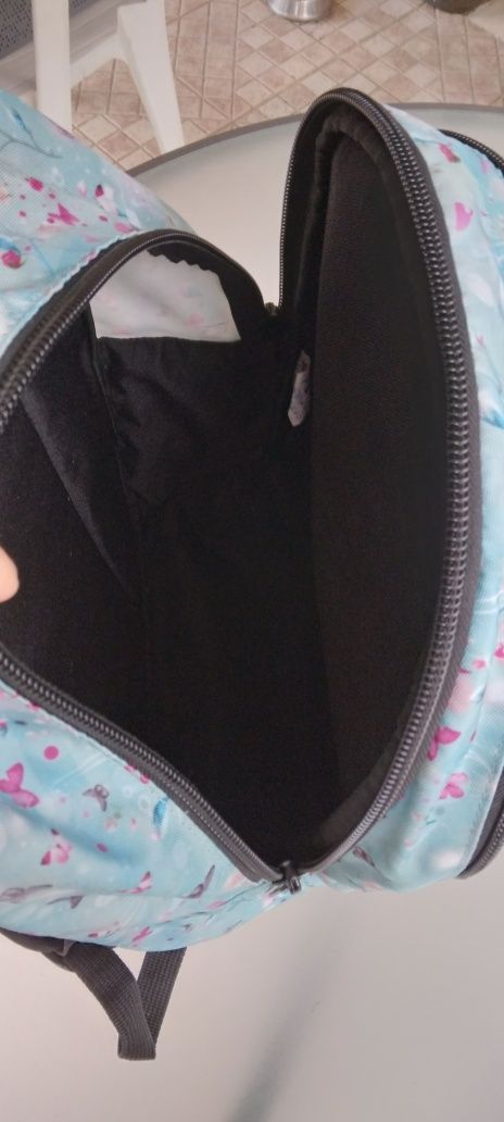 Mochila Escolar Ghuts em bom estado