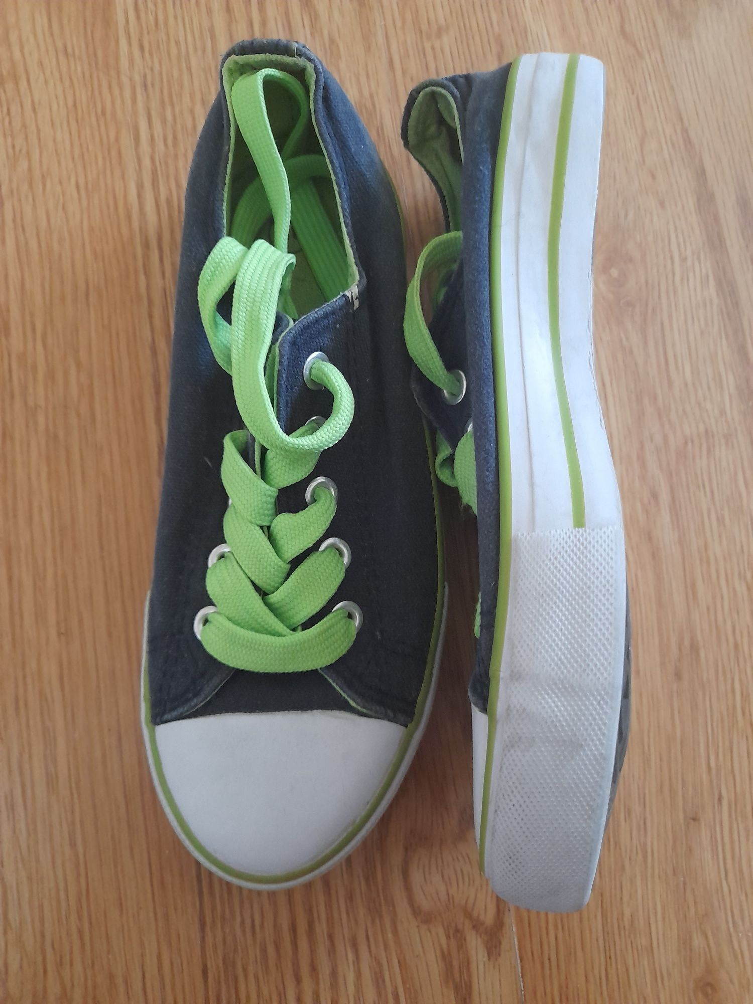 Nowe trampki roz 33