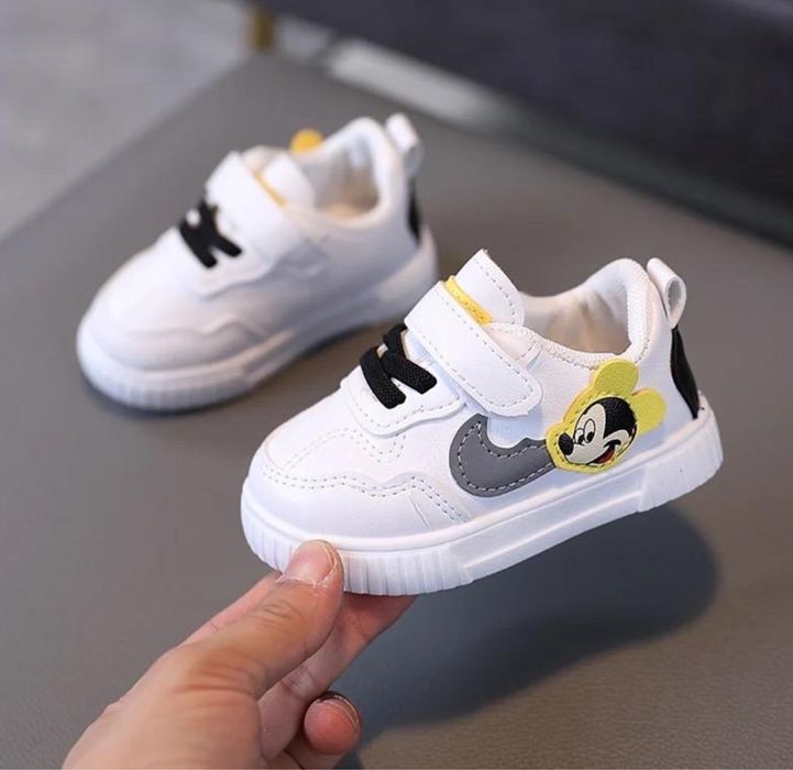 Кросівки дитячі 18 22 24 розмір