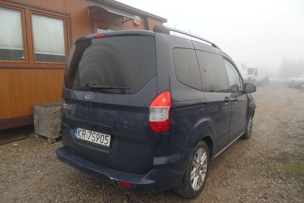 Ford Tourneo Courier 2016r, Salonowy, 1.5 TDCI. Uszkodzony prawy przód i lewy tył. Jeździ.