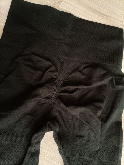 Nowe legginsy damskie sportowe z efektem push up (rozmiar XS)