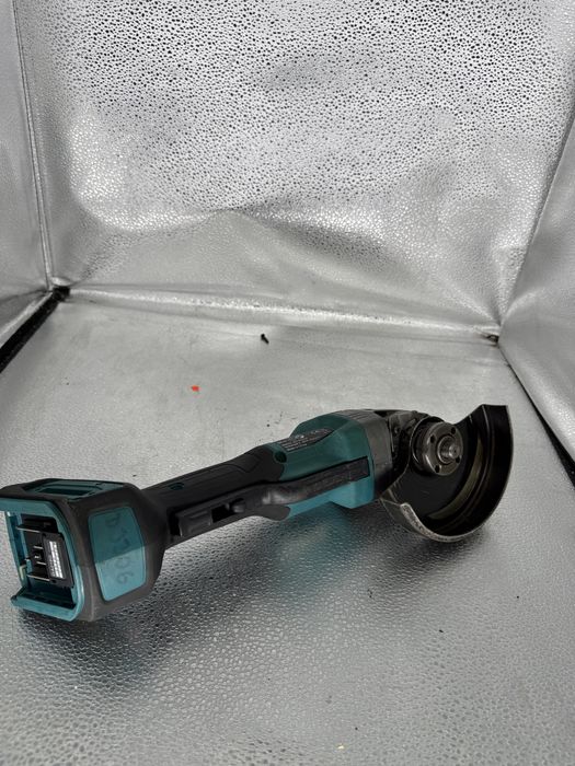 Болгарка (угловая шлифмашина) аккумуляторная Makita GA016 g