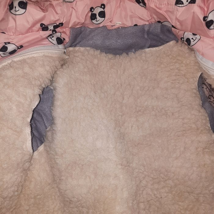 Зимова куртка на дівчинку.