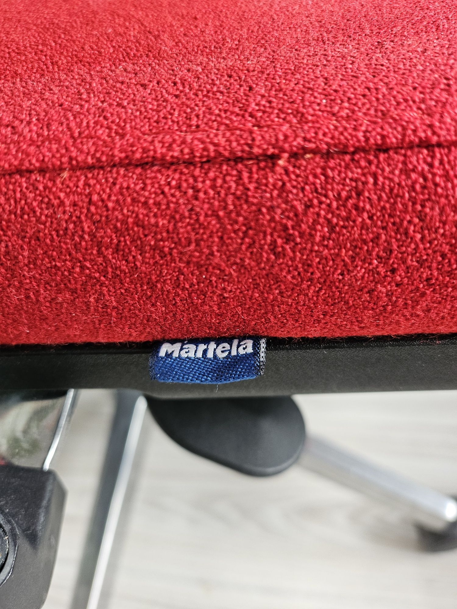Fotel biurowy Martela czerwony