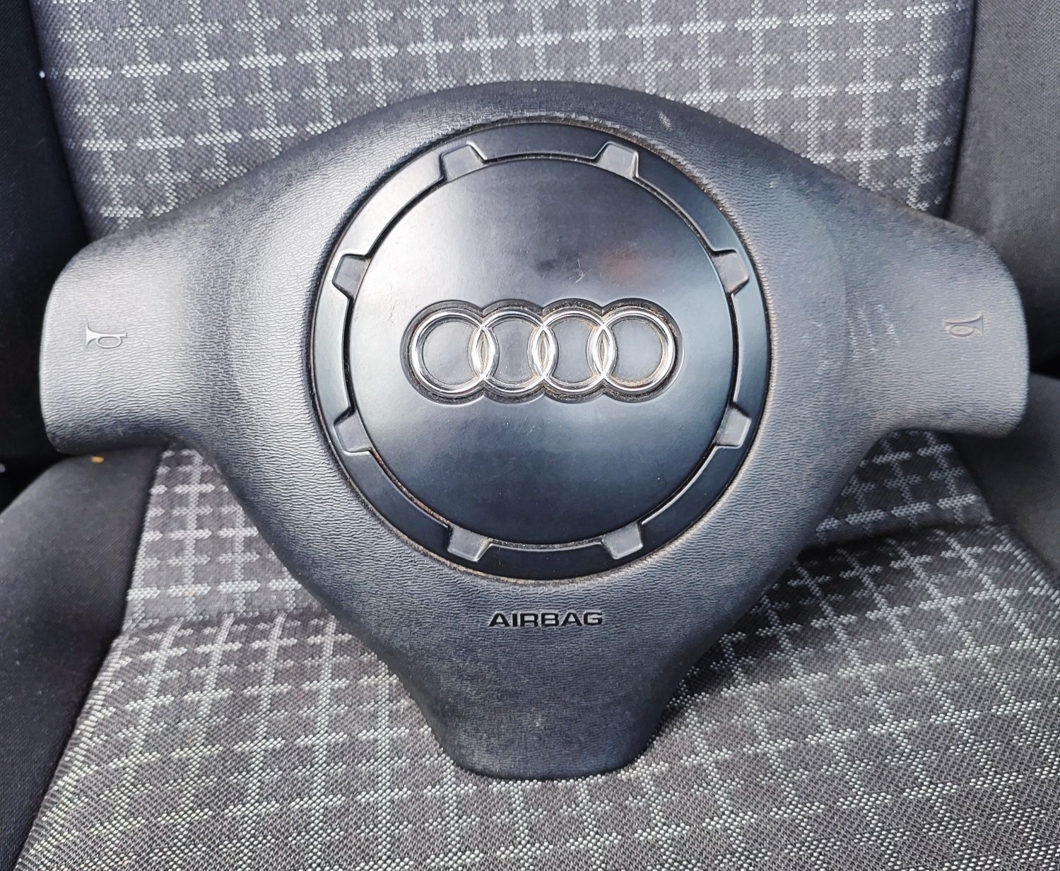 Kierownica Custom ścięta skóra Airbag Audi A3 S3 8L A4 S4 B5 A6 S6 C5