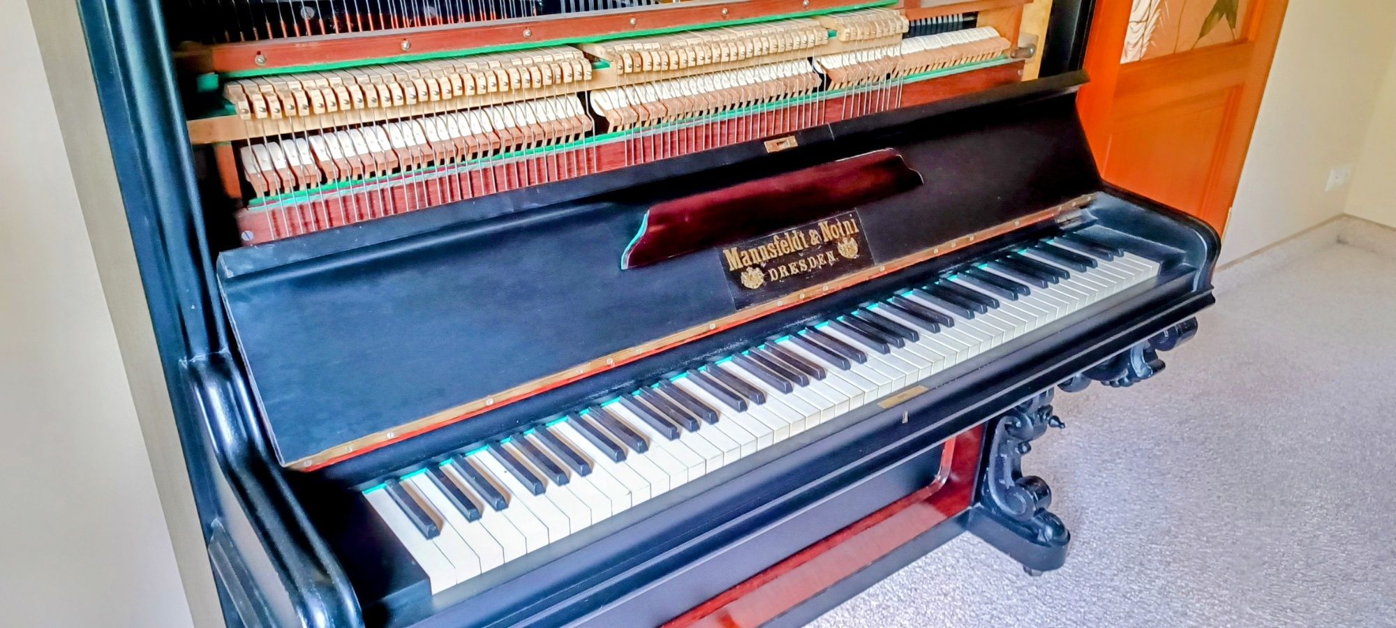 Pianino MANNSFEDT& NOTIN  Instrument kolekcjonerski