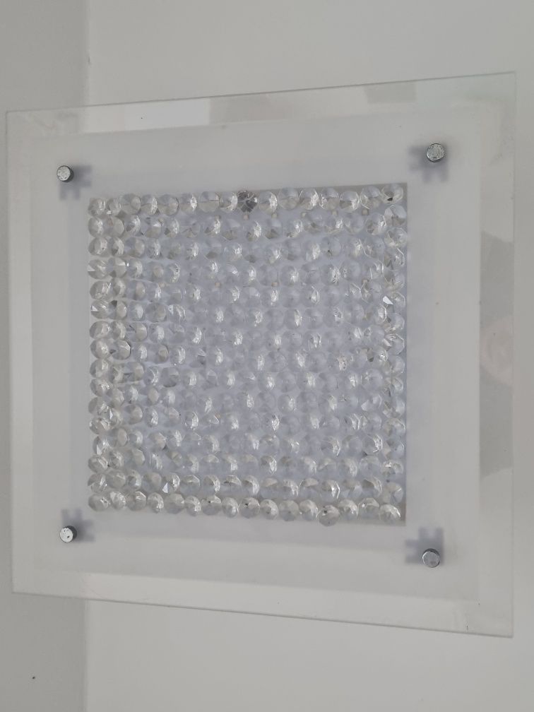 Lampa LED, podświetlane szklane kryształki