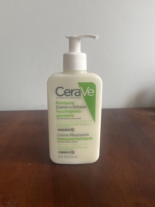 CeraVe nawilżająca kremowa pianka oczyszczająca 236ml