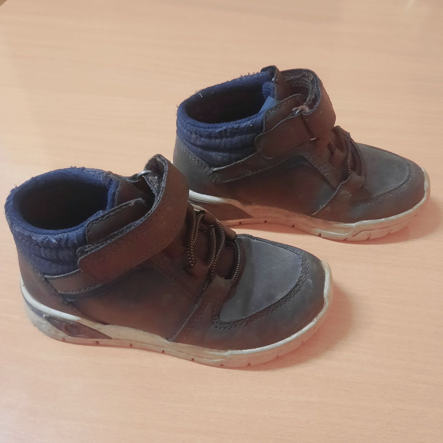 Jesienno zimowe buty r. 25