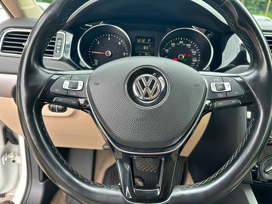 Volkswagen Jetta      2015