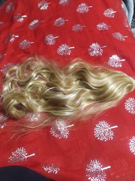 Шиньон-хвіст з штучного волосся.