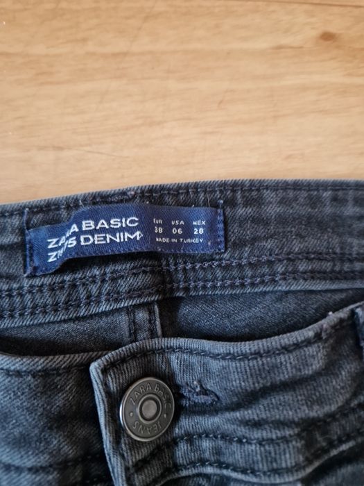 Spodnie Zara z motywem kwiatów rozmiar 38