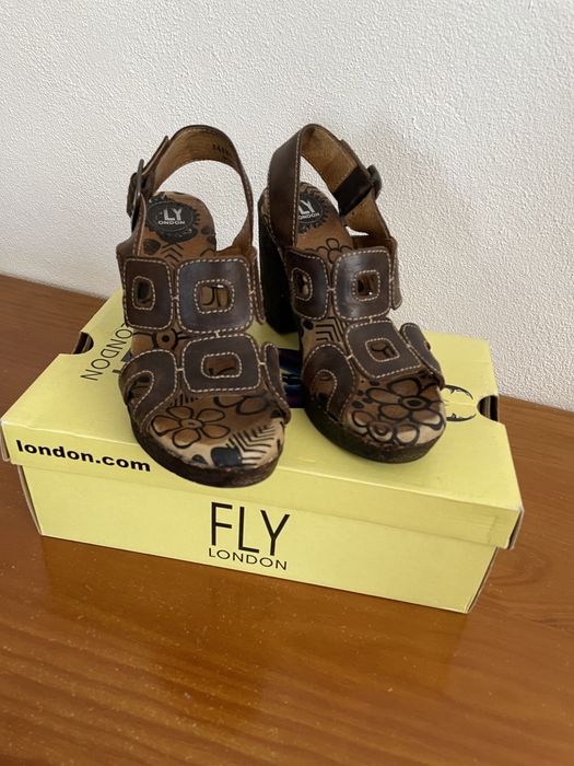 Sandálias Fly London tam. 38