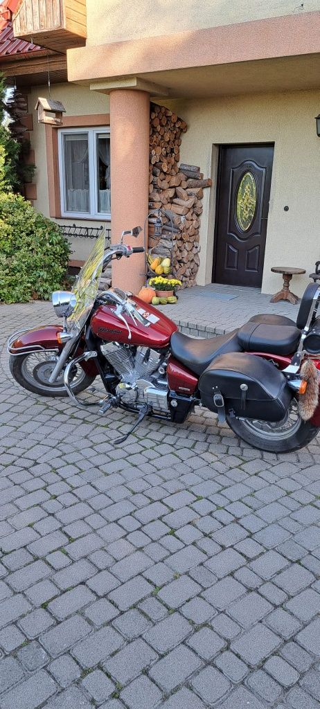 Honda Shadow prywatnie od motocyklisty, ubrany, cały w oryginale