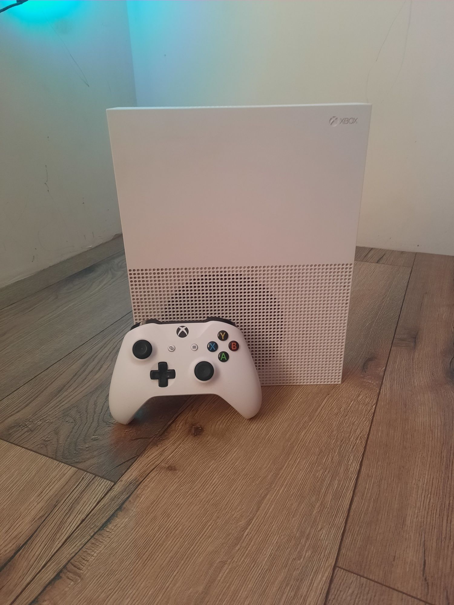 Xbox One S / 1 Tb стан ідеальний,  Підписка Ultimate на 6 Місяців.