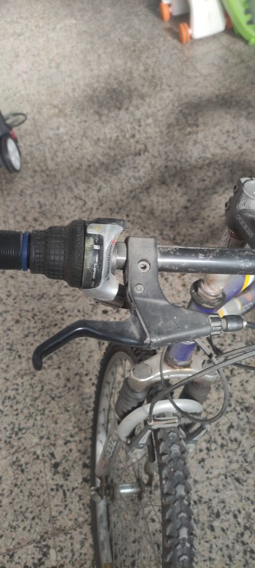 Bicicleta com amortecedor central
