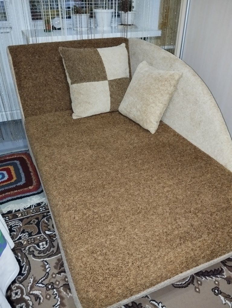 Продам диван в гарному стані