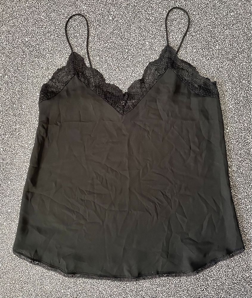 Top preto com renda (Stradivarius, tamanho XS)