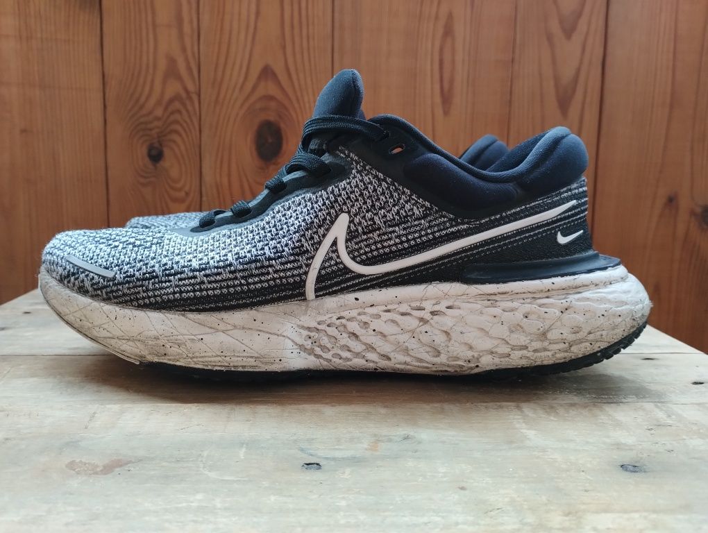 Nike ZoomX Invincible Run 44.5 original