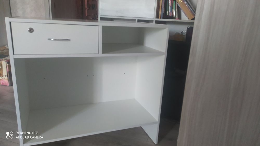 рецепція, комод, тумбочка, стіл