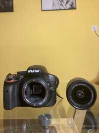 Máquina fotográfica Nikon D3300 + lente 18-55 mm