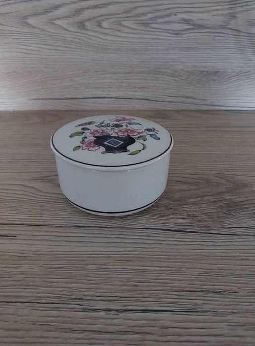 Villeroy&Boch puzderko.