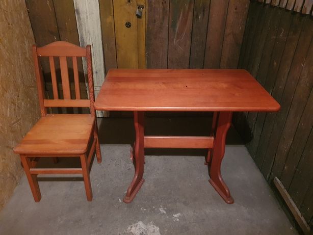 Sosnowy stół + 3 krzesła
