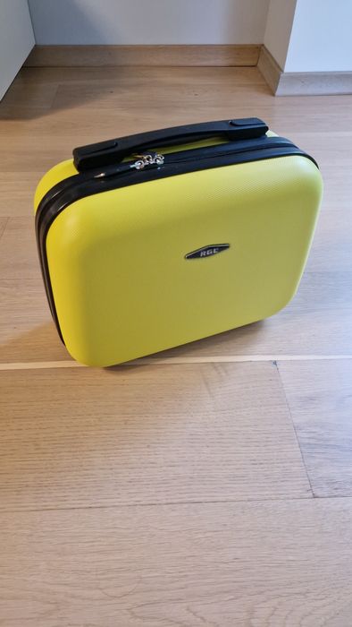 Kuferek podróżny RGL – twardy, żółty, elegancki, stan nowy