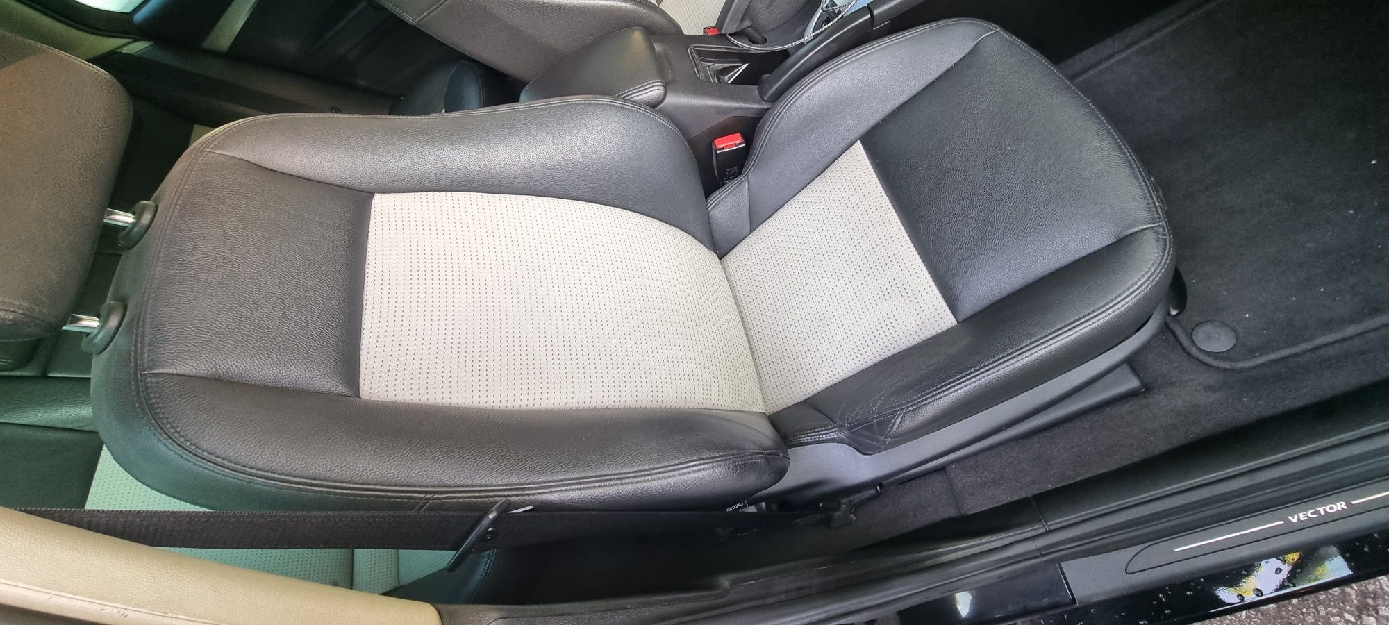 Saab 9-3 Vector imaculadamente nova