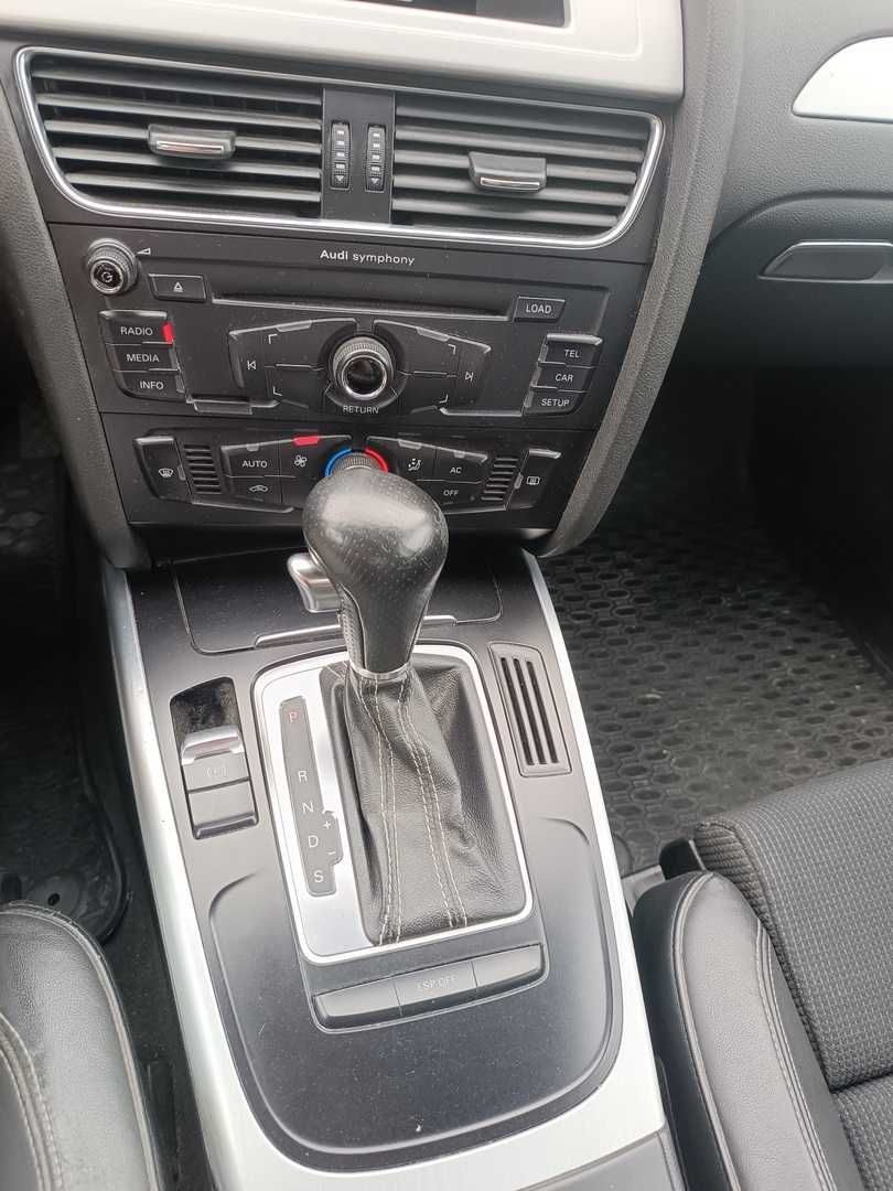 Audi a4b8 * 2.0 Tdi *S-line *2 kpl kół * hak*klima*skrzynia automat*