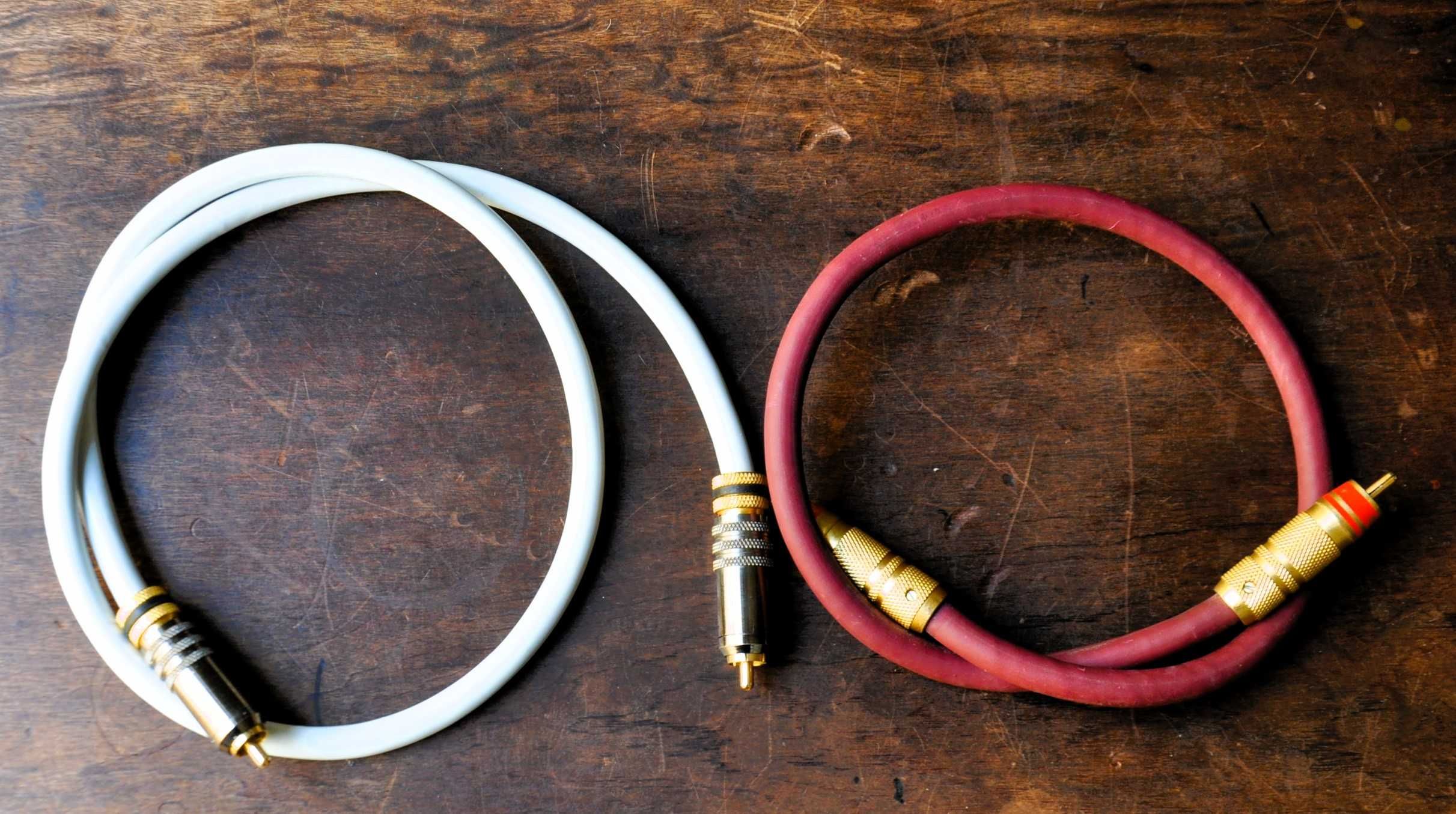 Cabos de Interligação XLR/RCA com fichas WBT + outro cabo.
