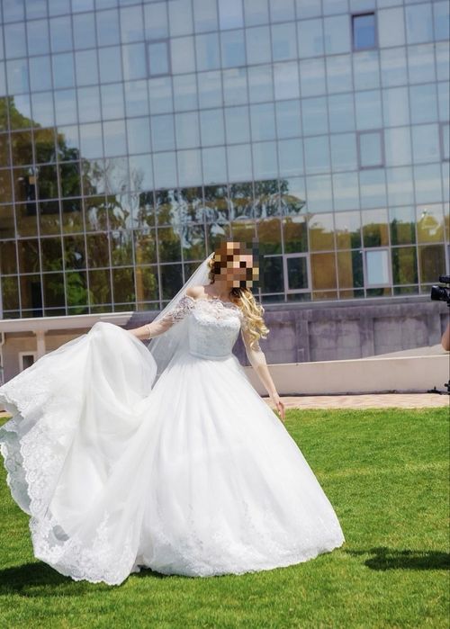 Продам весільну сукню