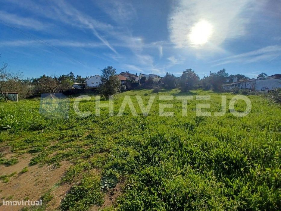 Terreno misto para construção a 5 minutos de praias fluviais.