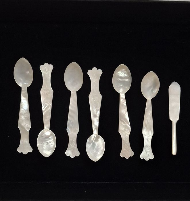 Conjunto de 6 colheres para degustar caviar em madre pérola trabalhada