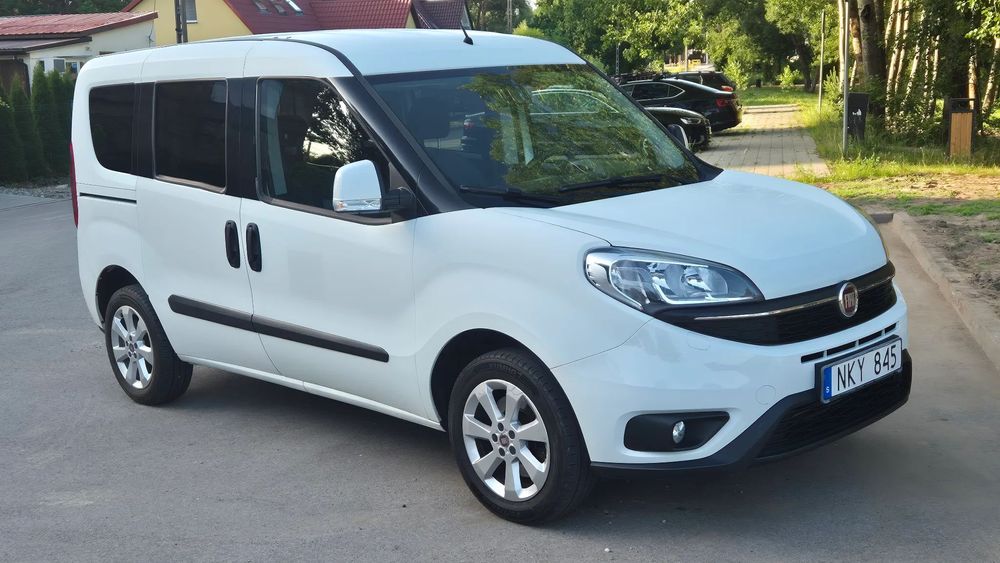 Fiat Doblo 5 osobowy bardzo mały przebieg benzyna 1.4 T