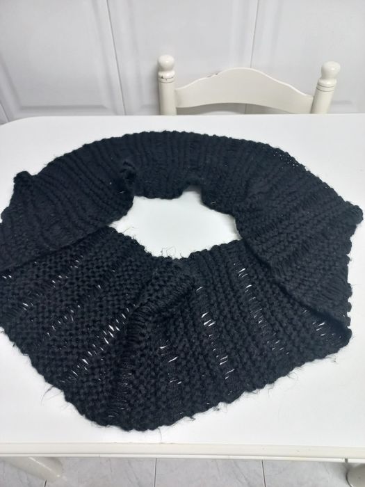 Cachecol super  fofo ,feito  a mão. Tipo gola