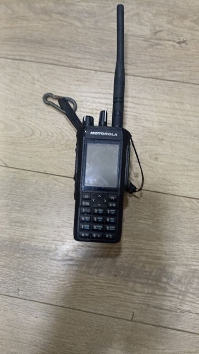 Продам радейку Motorola R7