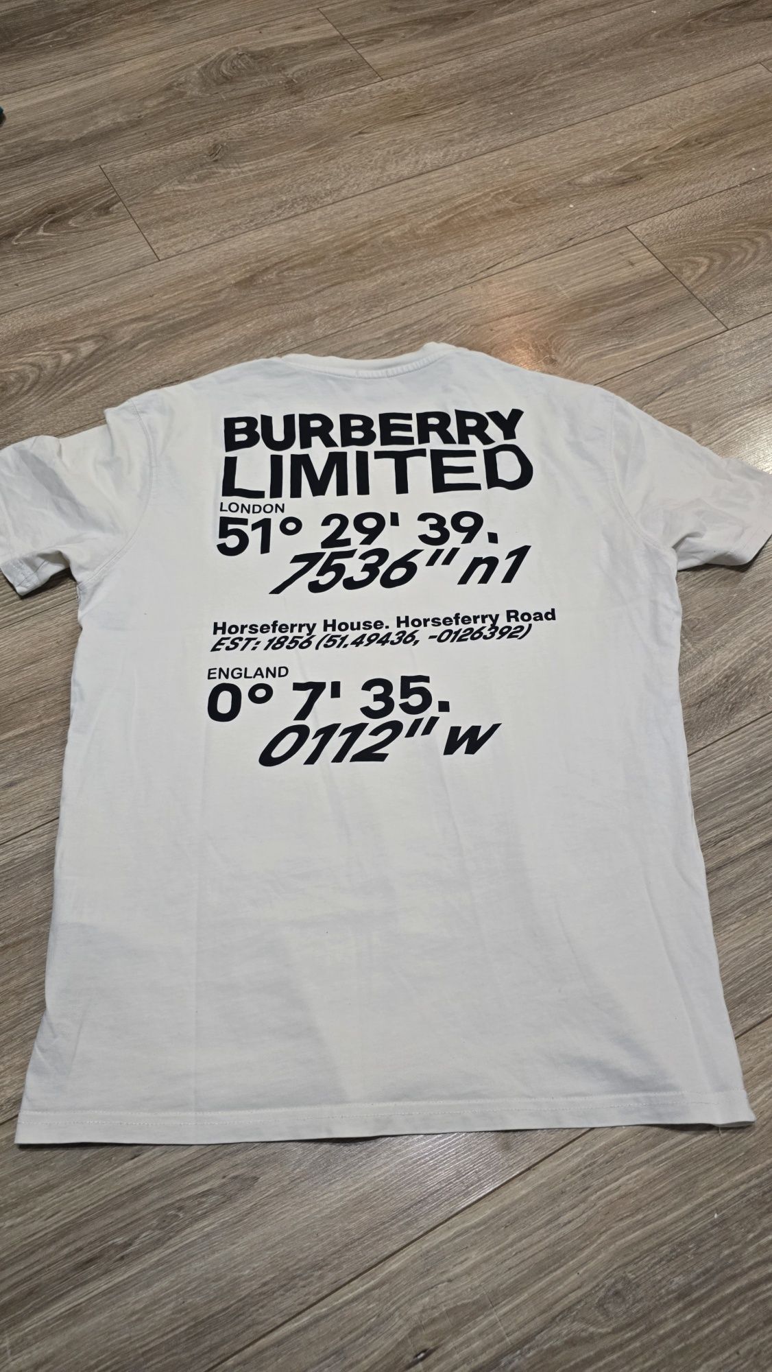 Продам футболку Burberry limited edition