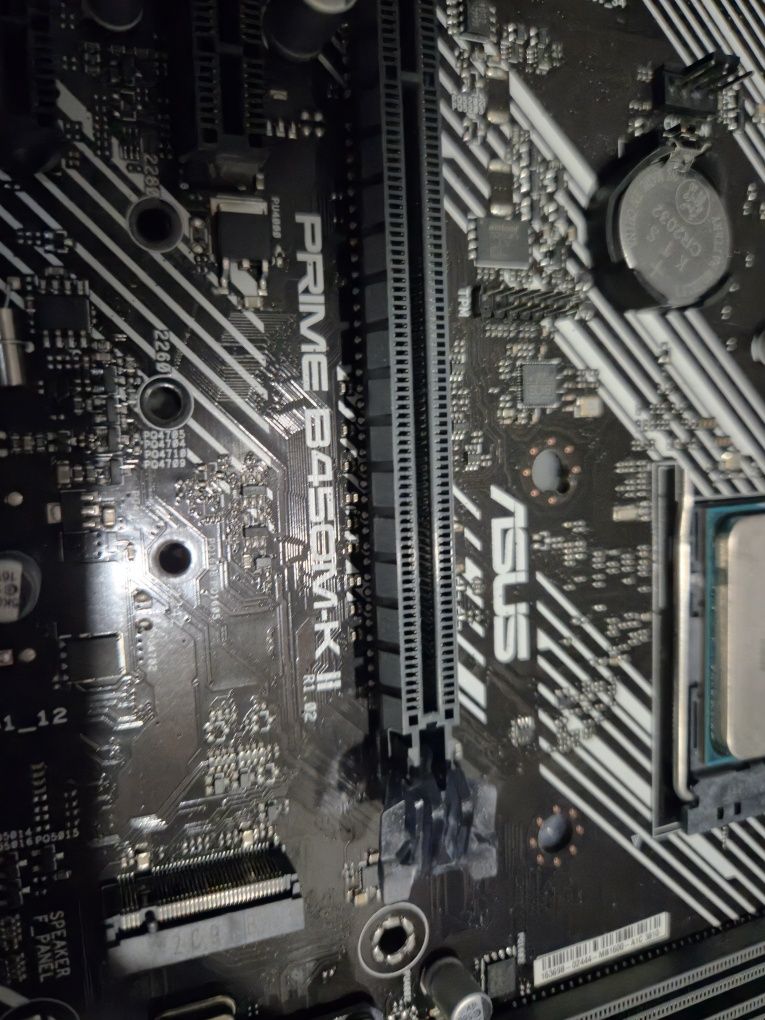 ASUS Prime B450M-K II + Procesor AMD Ryzen 3 3200G