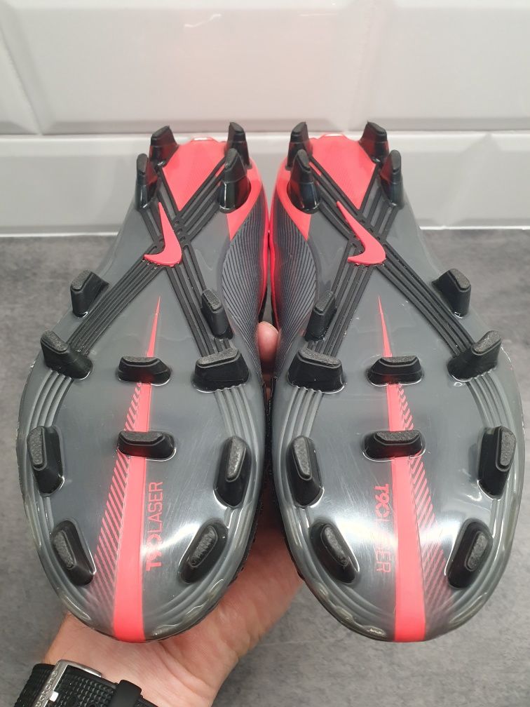 Profesjonalne Elite korki Nike Total90 Laser IV FG 42