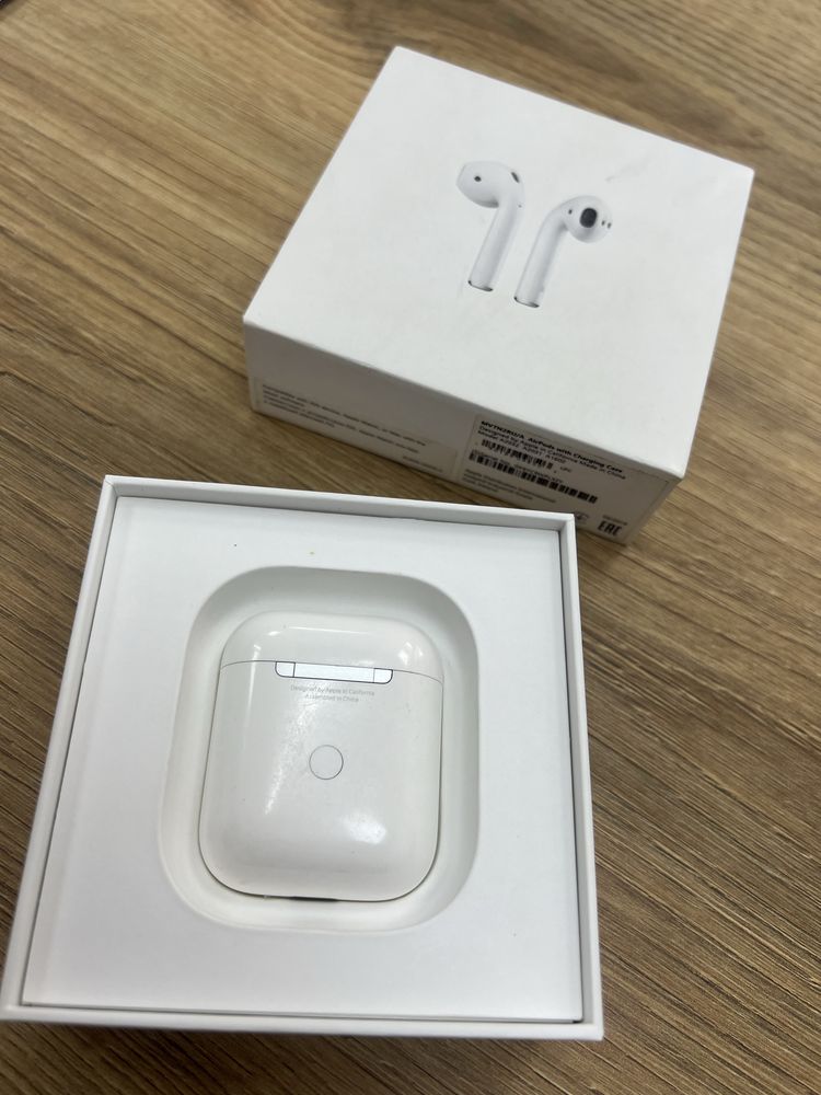 AirPods 2 з безпровідною зарядкою
