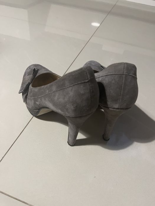 Buty na obcasie szare