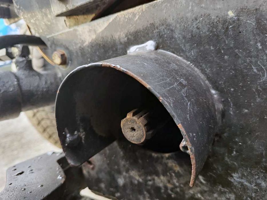 Ciągnik komunalny Mitsubishi 280D + przedni WOM+ ładowacz TUR i TUZ