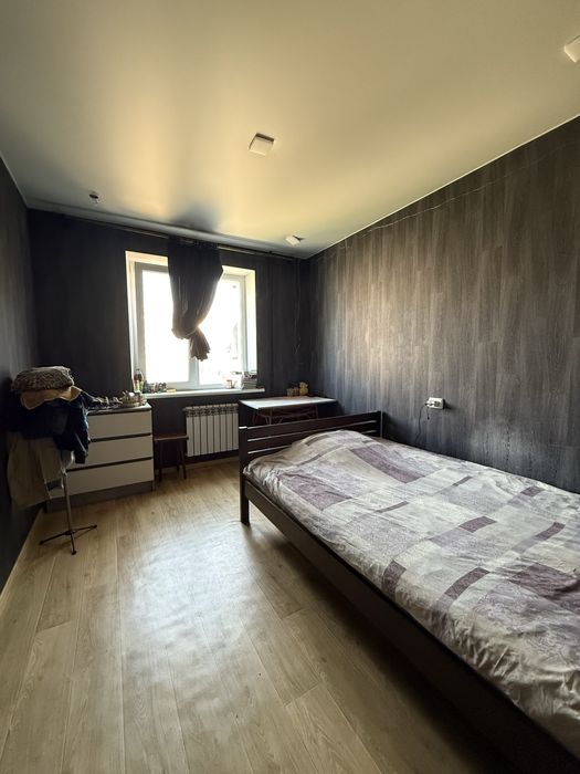 Продам 3 ком. 4 мкрн. Левый берег