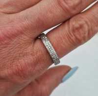 Srebrny damski pierścionek z cyrkoniami w stylu glamour 2,30g P925