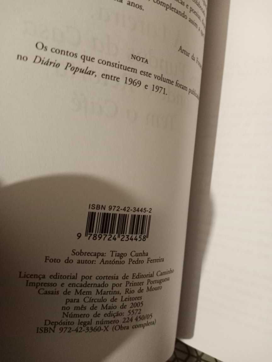 À lareira, nos fundos da casa, onde o retorta tem o café, Manuel da Fo