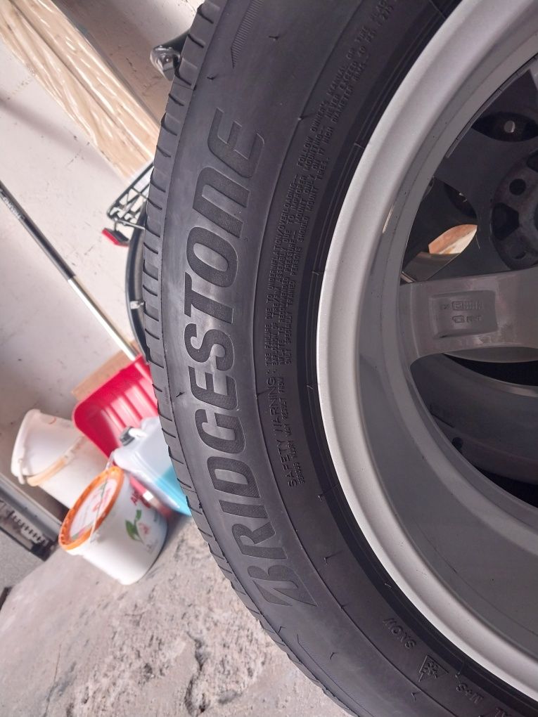 Резина зимова 215/65/R17 Bridgestone