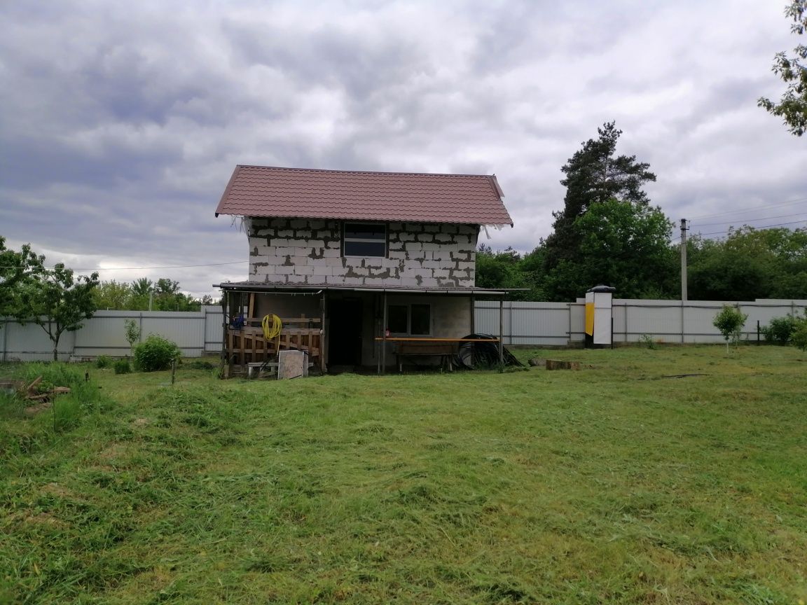 Продам земельну ділянку з недобудованим будинком